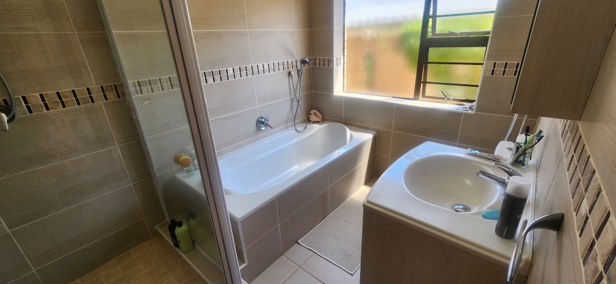 6 Bedroom Property for Sale in Da Nova Western Cape